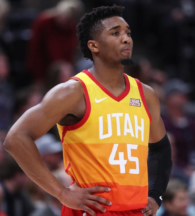 主裁判毫不 主裁判毫不